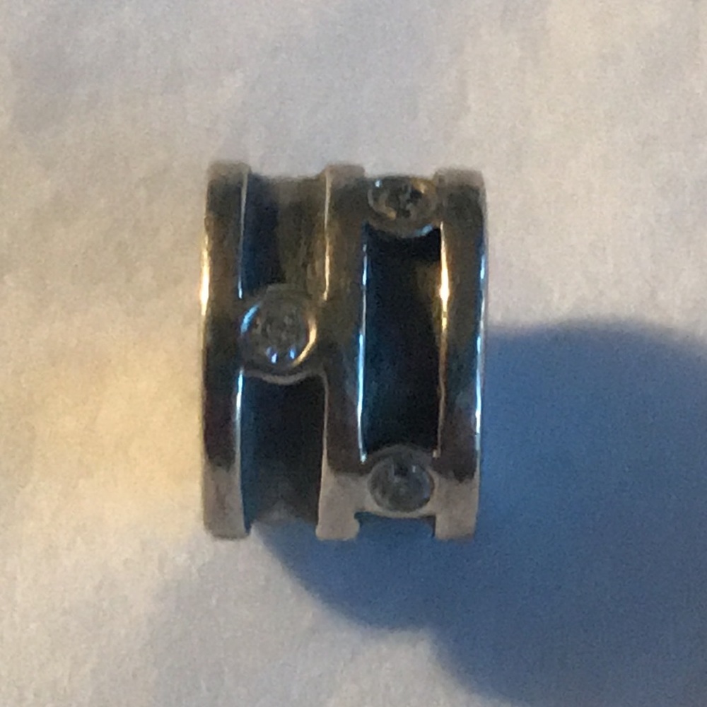 PANDORA Sparling Abstract Clip